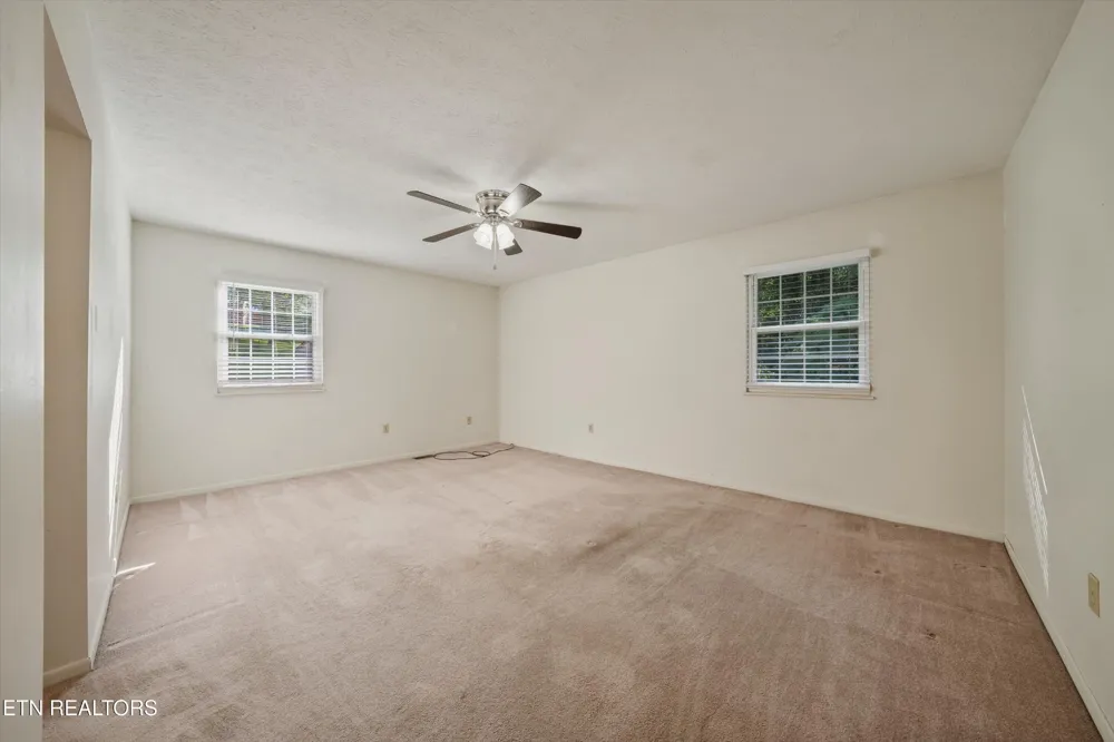 155 Chestnut Hill Rd Harriman, TN 37748