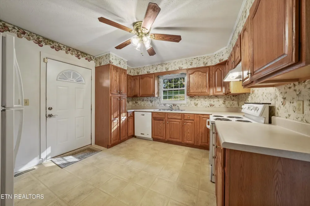 155 Chestnut Hill Rd Harriman, TN 37748