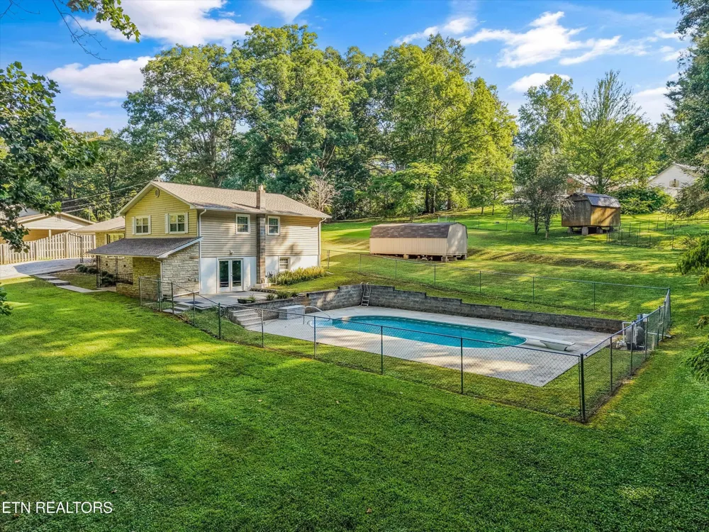155 Chestnut Hill Rd Harriman, TN 37748