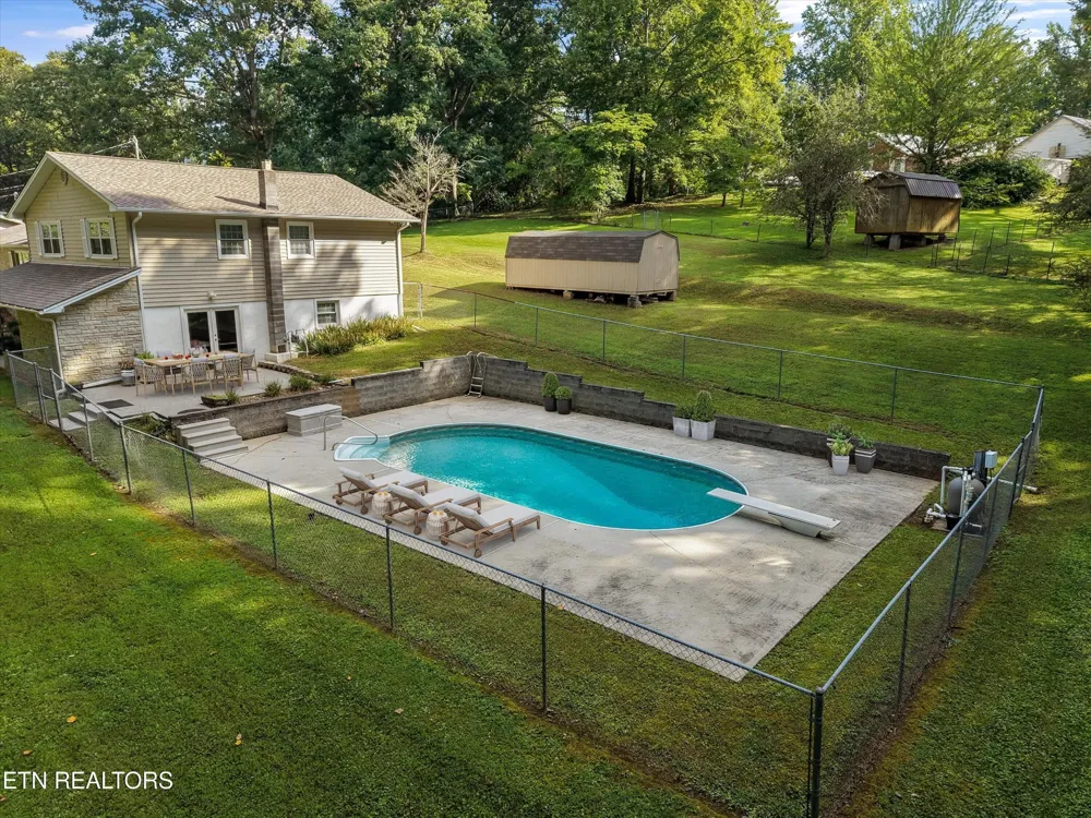 155 Chestnut Hill Rd Harriman, TN 37748