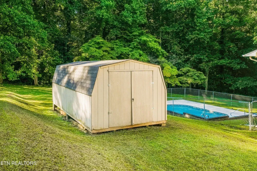 155 Chestnut Hill Rd Harriman, TN 37748