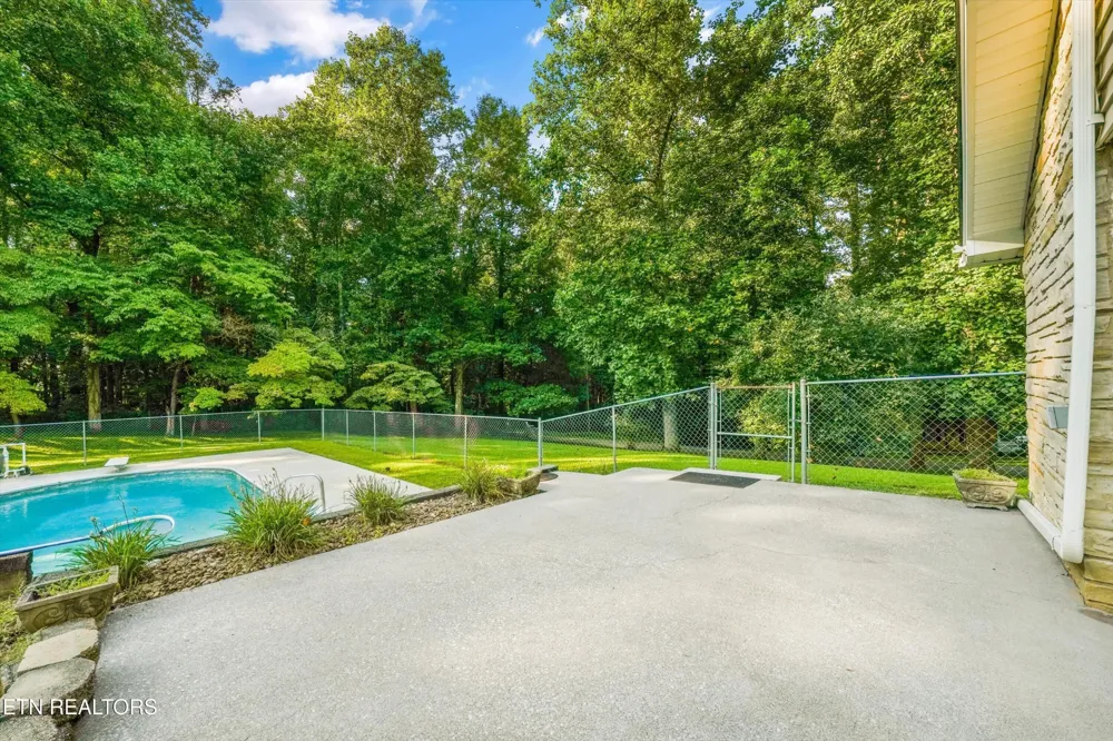 155 Chestnut Hill Rd Harriman, TN 37748