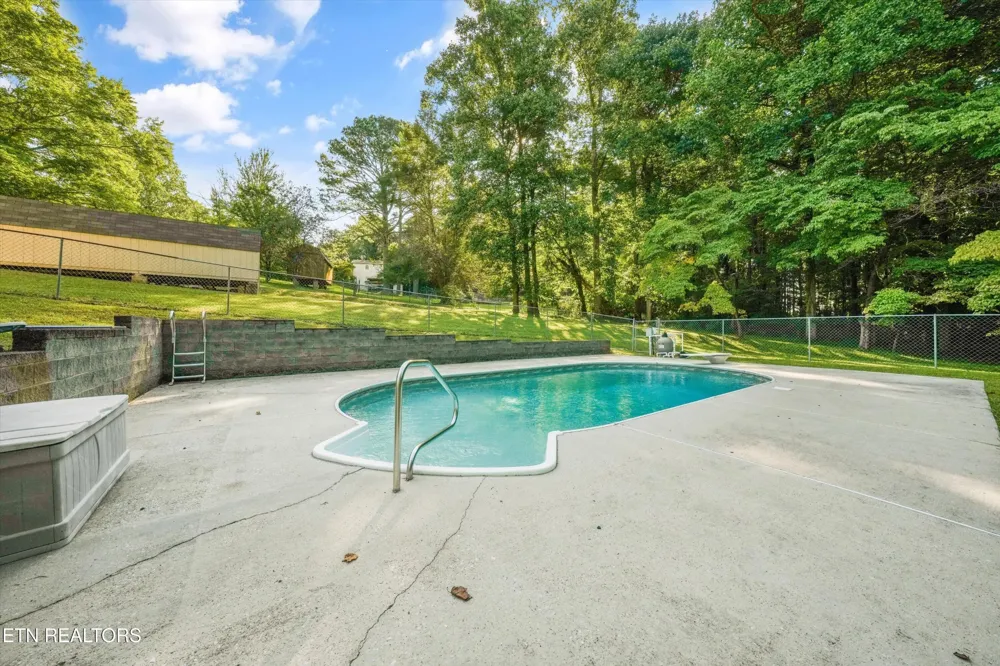 155 Chestnut Hill Rd Harriman, TN 37748