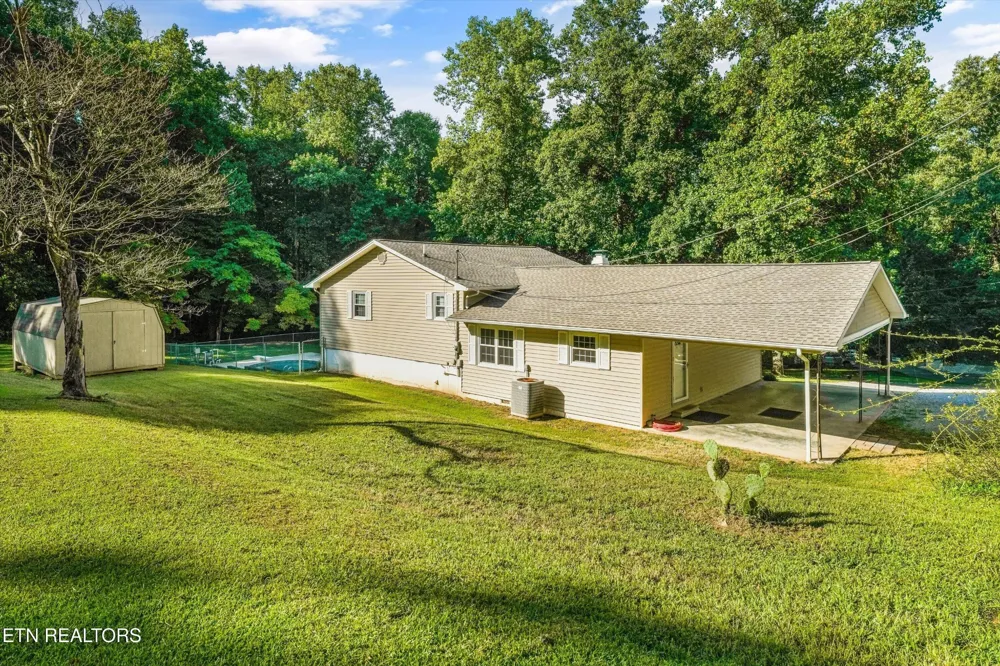 155 Chestnut Hill Rd Harriman, TN 37748