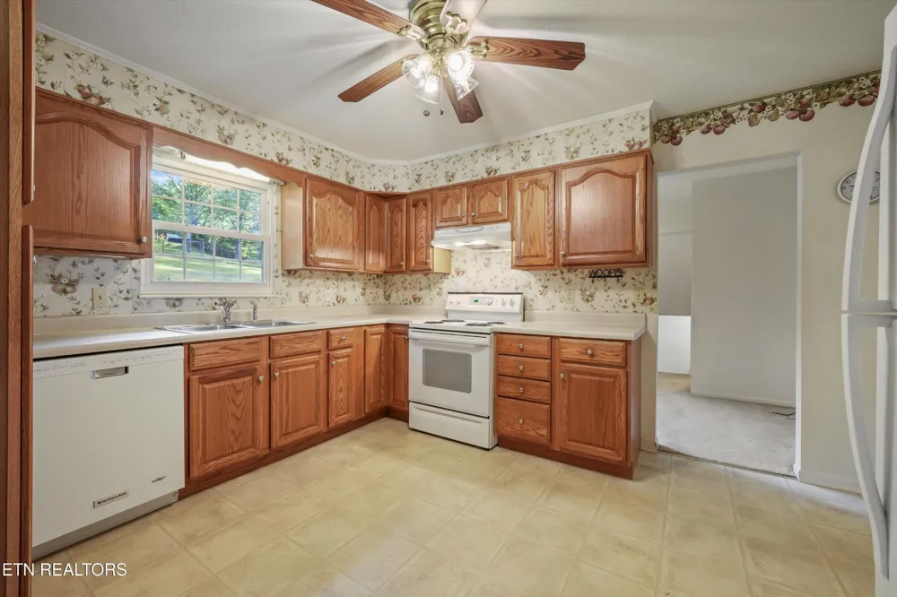 155 Chestnut Hill Rd Harriman, TN 37748
