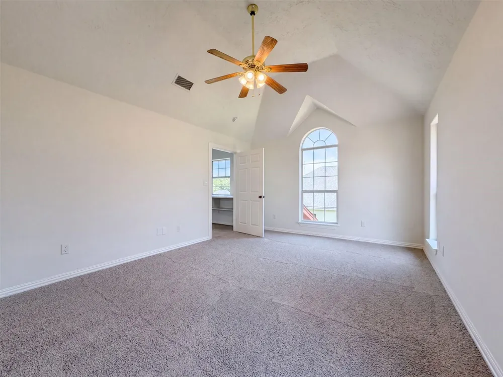 107 S Creek Drive Bellville, TX 77418