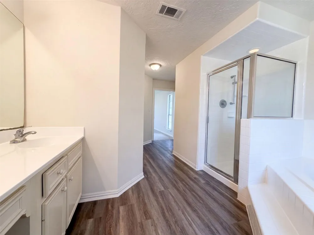 107 S Creek Drive Bellville, TX 77418