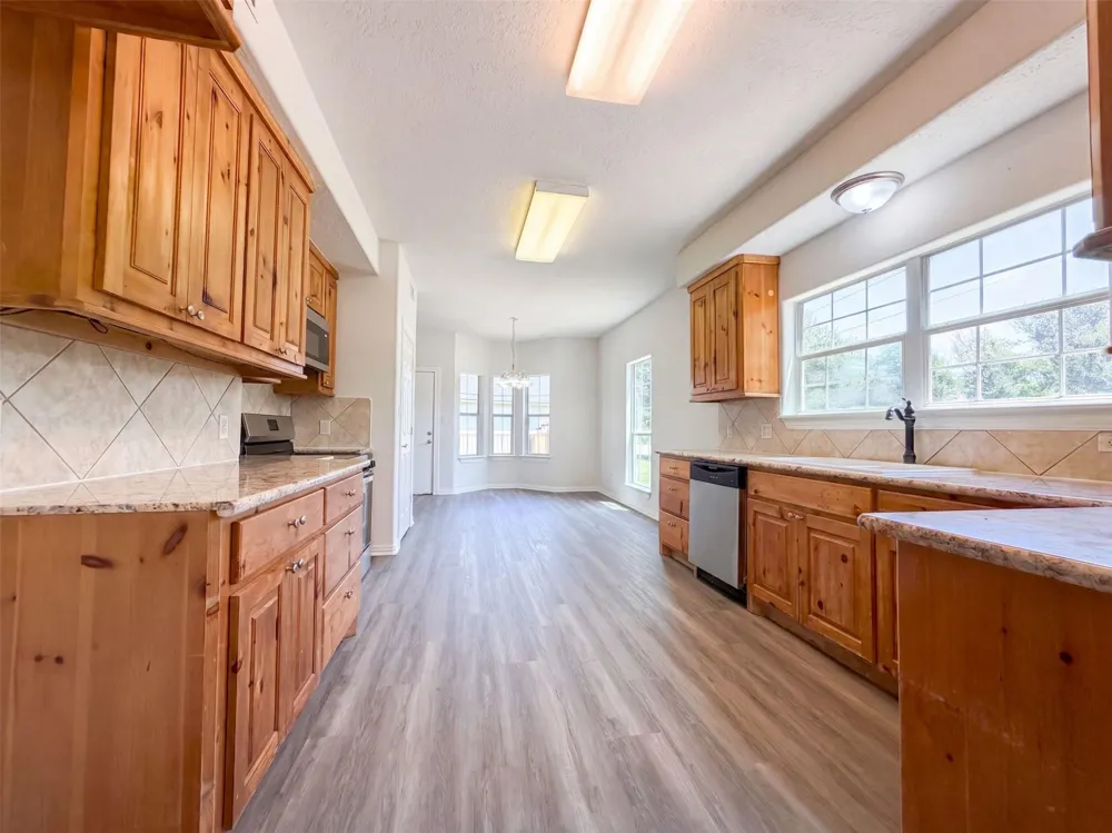 107 S Creek Drive Bellville, TX 77418