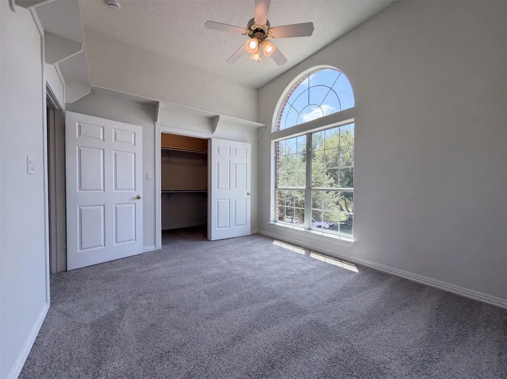 107 S Creek Drive Bellville, TX 77418