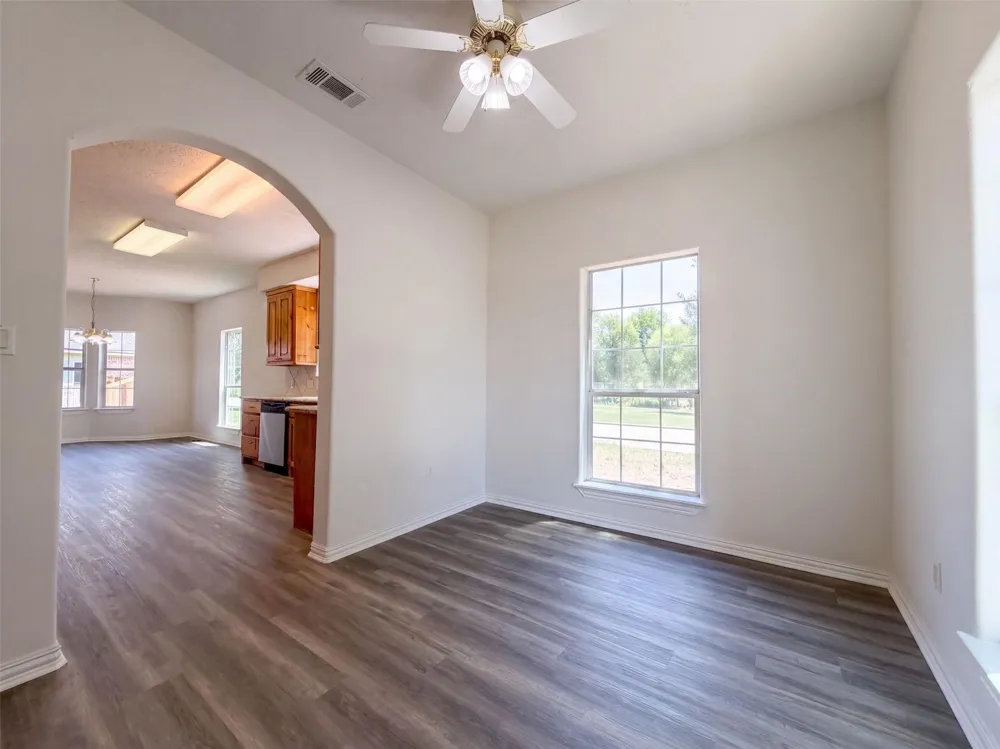 107 S Creek Drive Bellville, TX 77418