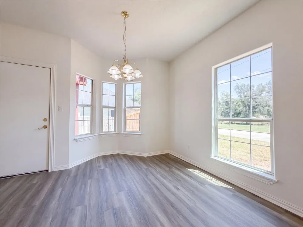 107 S Creek Drive Bellville, TX 77418