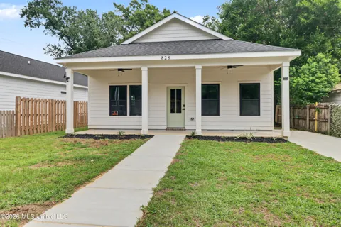 828 Regnault Avenue