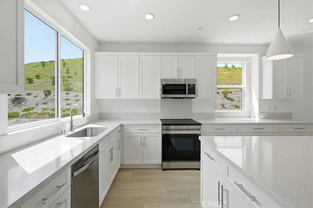 27308 Bear Creek Lane Valencia, CA 91381