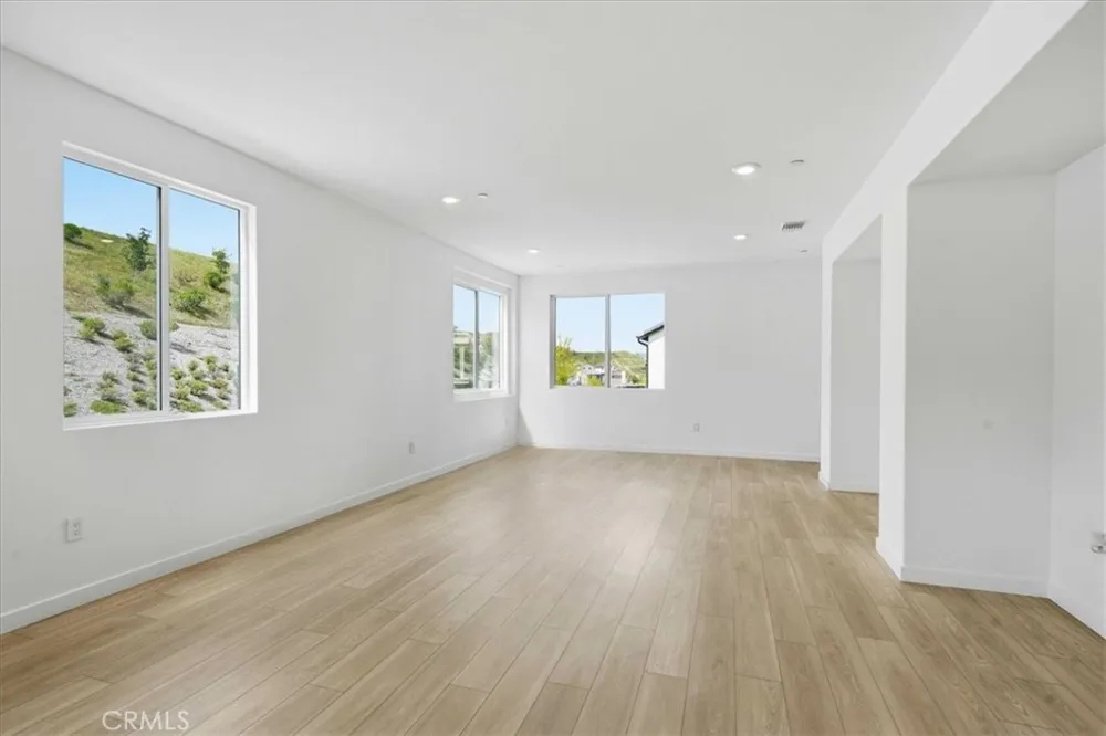 27308 Bear Creek Lane Valencia, CA 91381