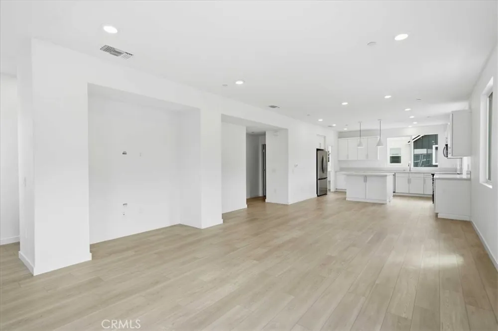 27308 Bear Creek Lane Valencia, CA 91381