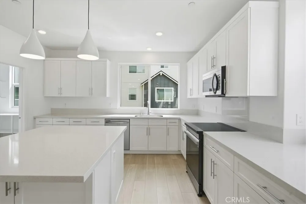 27308 Bear Creek Lane Valencia, CA 91381