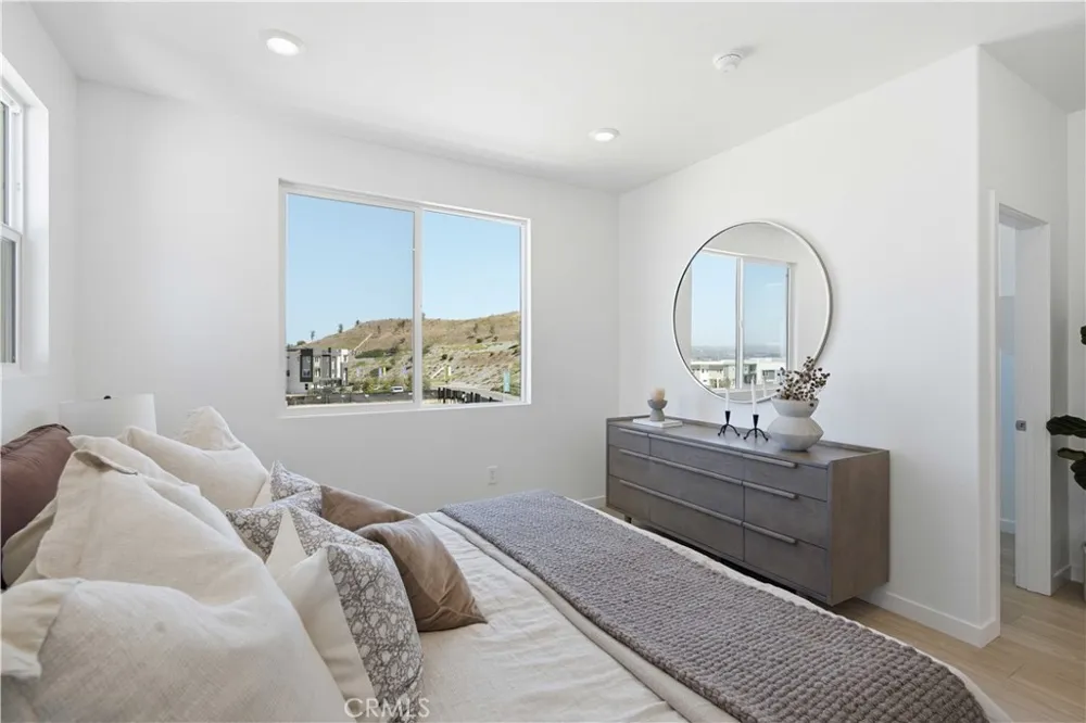 27308 Bear Creek Lane Valencia, CA 91381