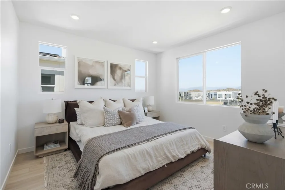 27308 Bear Creek Lane Valencia, CA 91381