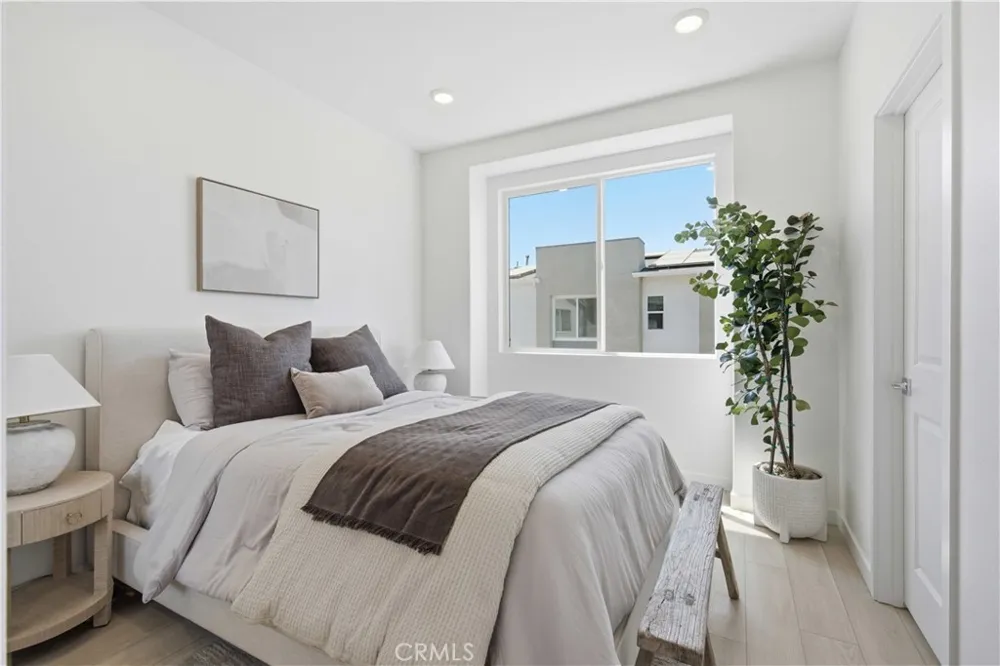 27308 Bear Creek Lane Valencia, CA 91381