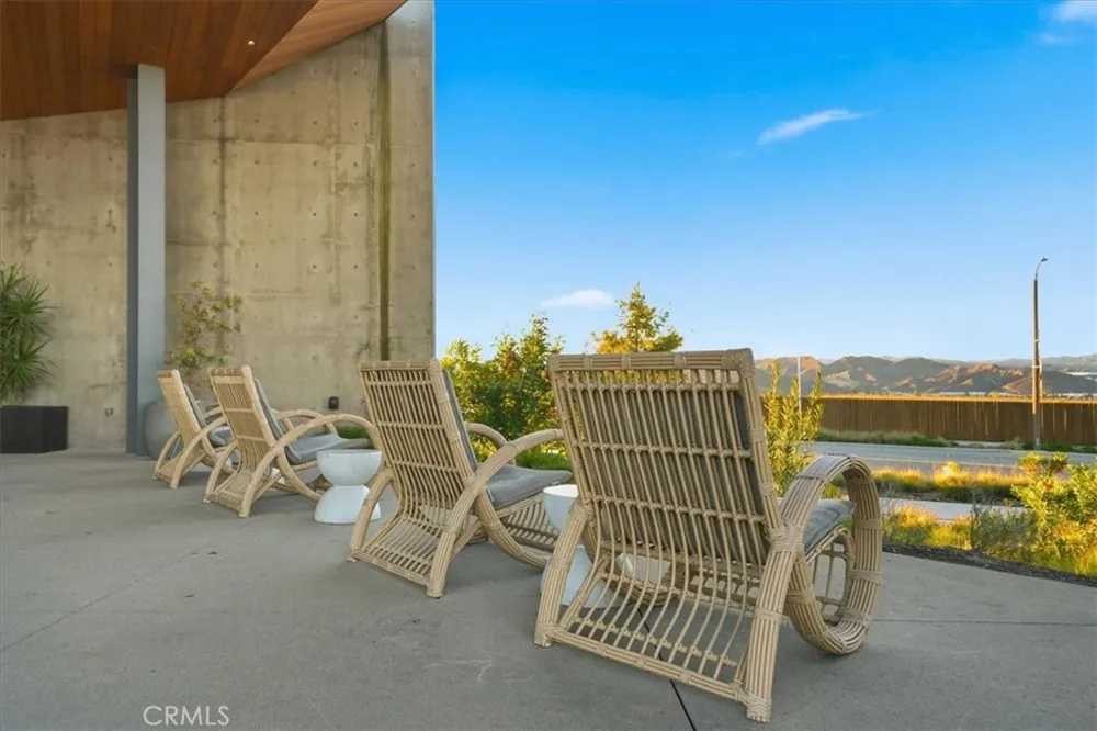 27308 Bear Creek Lane Valencia, CA 91381