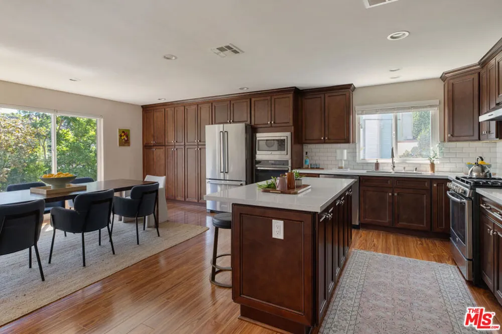 3751 Prestwick Drive Los Angeles, CA 90027