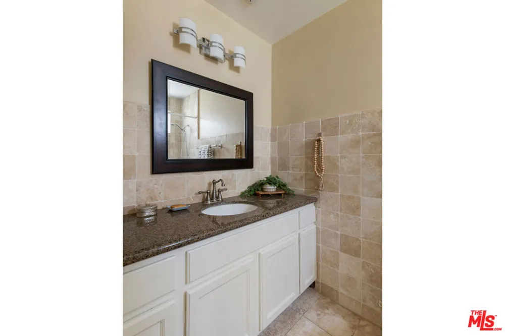 3751 Prestwick Drive Los Angeles, CA 90027