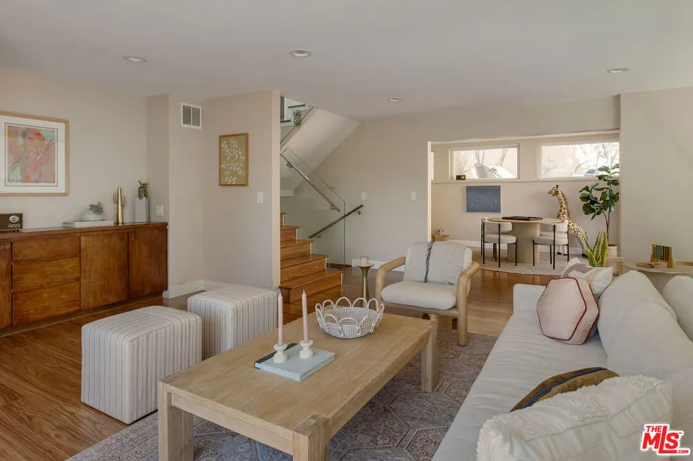 3751 Prestwick Drive Los Angeles, CA 90027