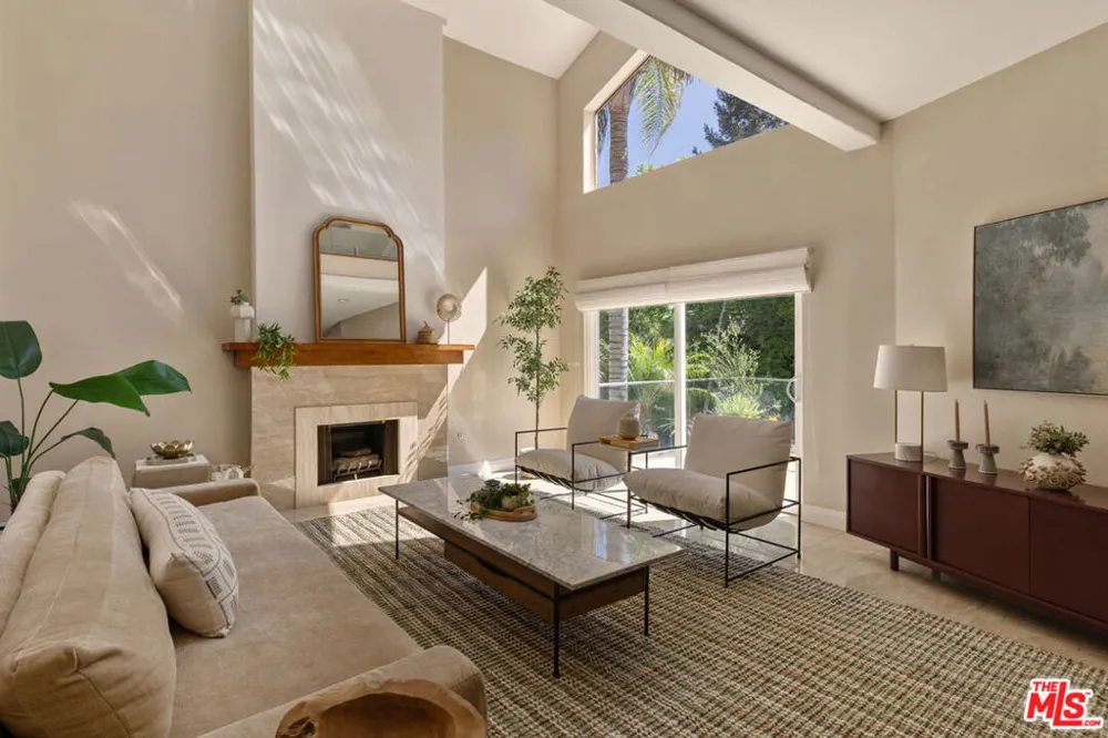 3751 Prestwick Drive Los Angeles, CA 90027