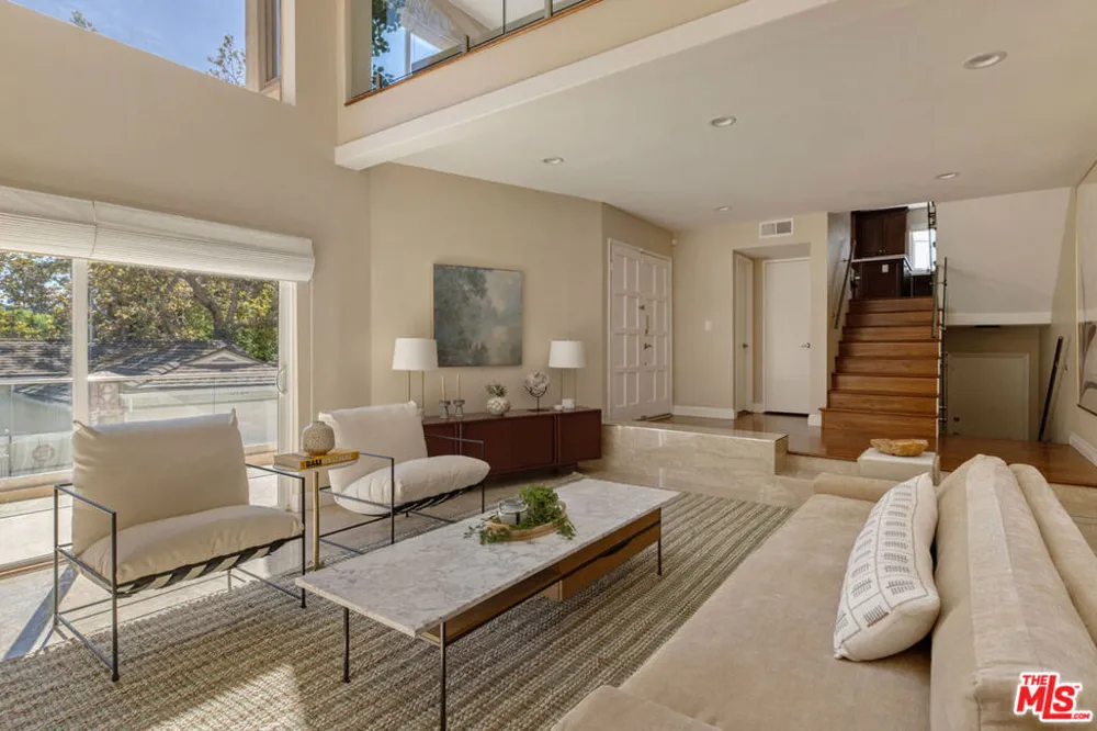 3751 Prestwick Drive Los Angeles, CA 90027