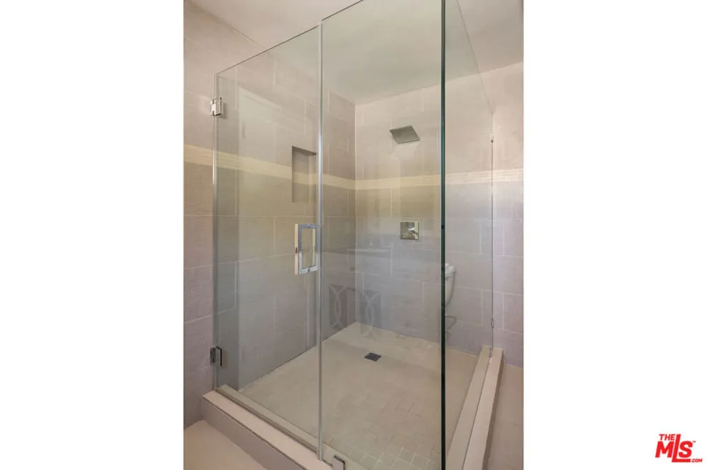 3751 Prestwick Drive Los Angeles, CA 90027