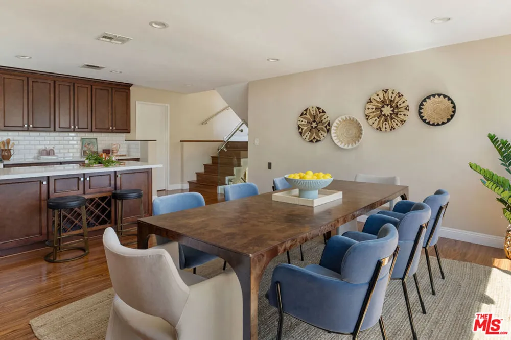 3751 Prestwick Drive Los Angeles, CA 90027