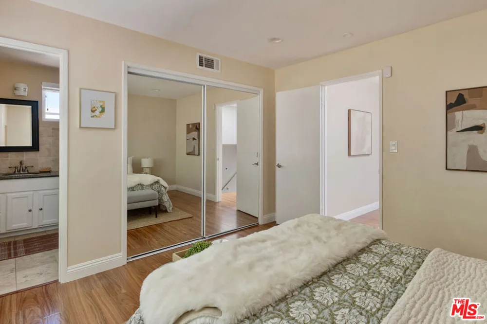 3751 Prestwick Drive Los Angeles, CA 90027