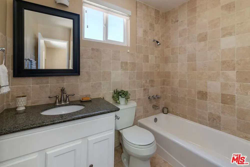 3751 Prestwick Drive Los Angeles, CA 90027