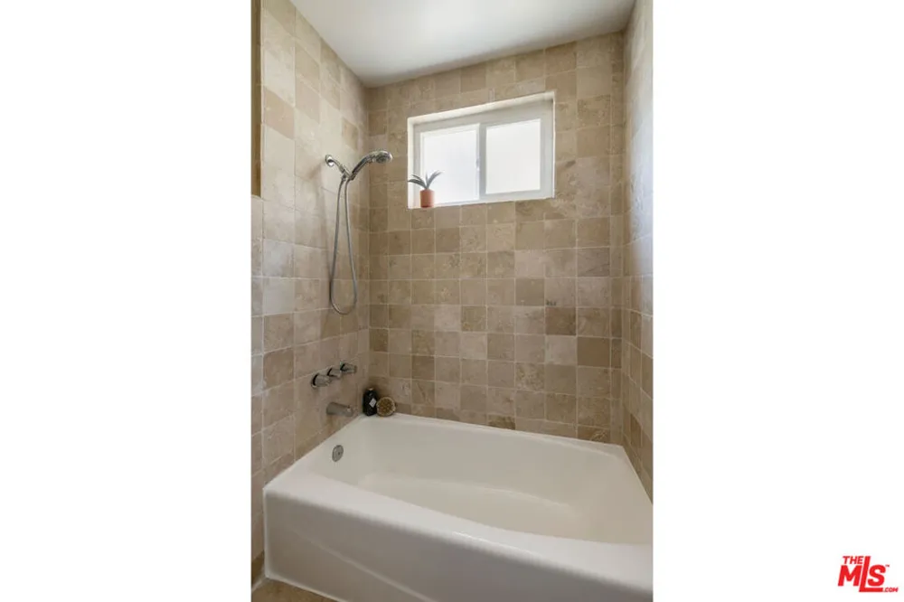 3751 Prestwick Drive Los Angeles, CA 90027