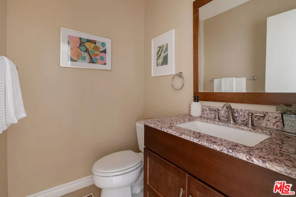 3751 Prestwick Drive Los Angeles, CA 90027