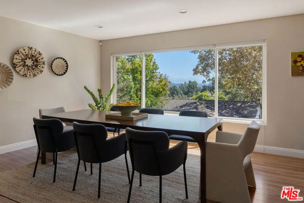 3751 Prestwick Drive Los Angeles, CA 90027