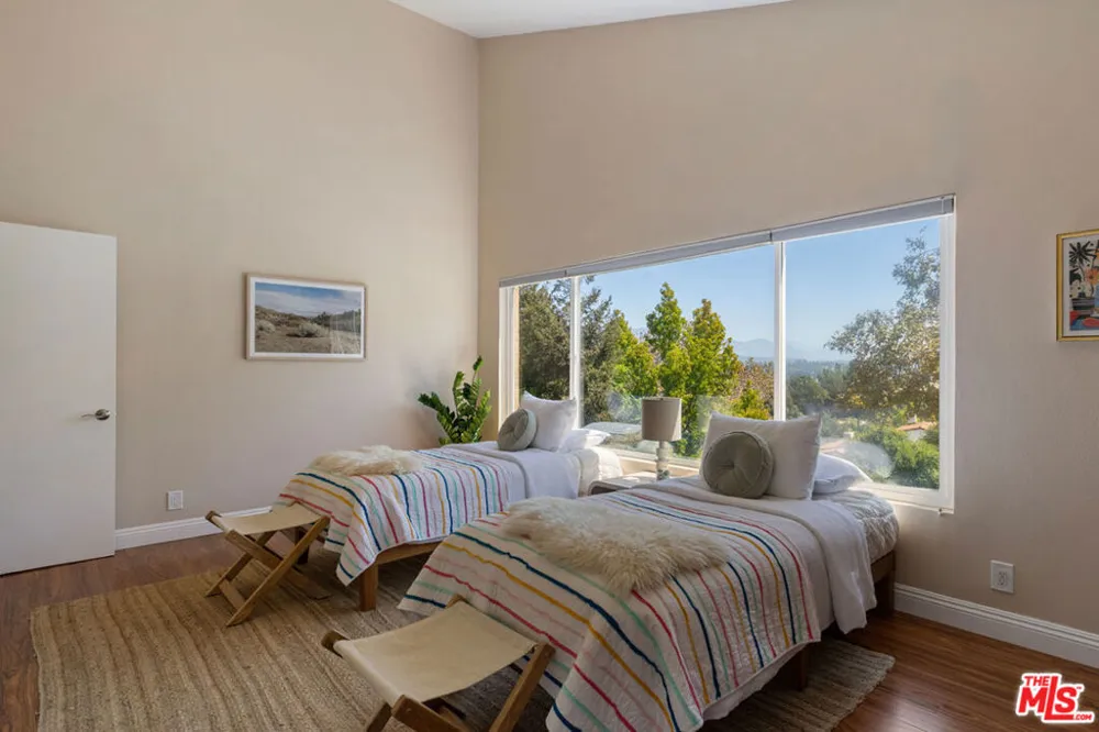 3751 Prestwick Drive Los Angeles, CA 90027