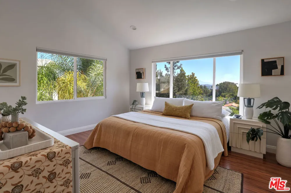 3751 Prestwick Drive Los Angeles, CA 90027