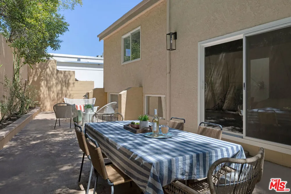 3751 Prestwick Drive Los Angeles, CA 90027