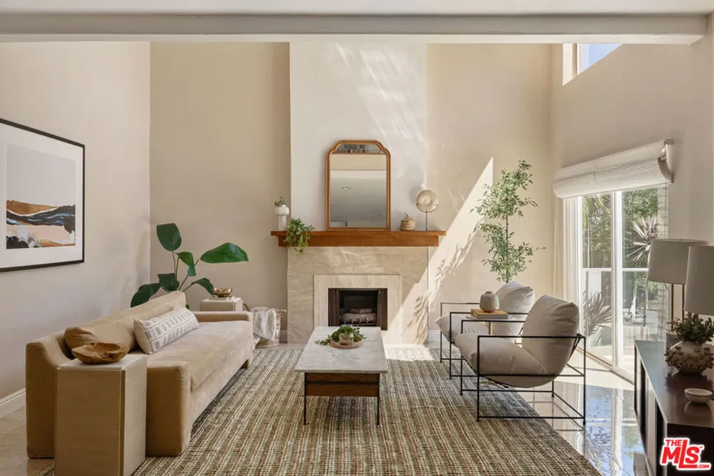 3751 Prestwick Drive Los Angeles, CA 90027