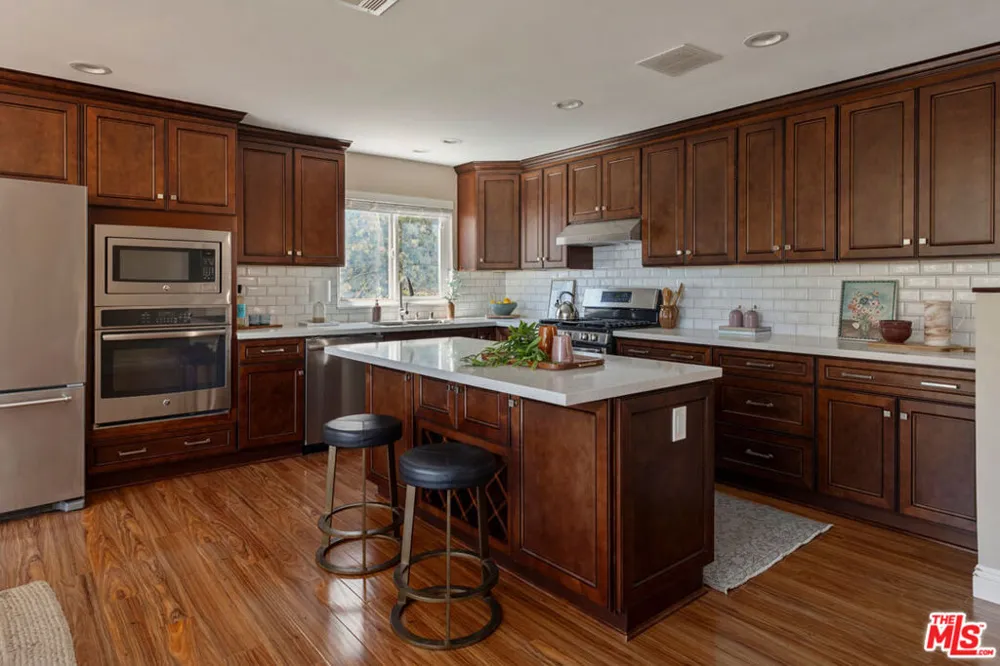3751 Prestwick Drive Los Angeles, CA 90027