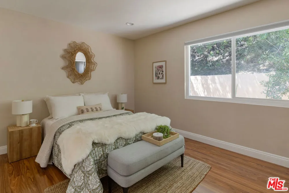 3751 Prestwick Drive Los Angeles, CA 90027
