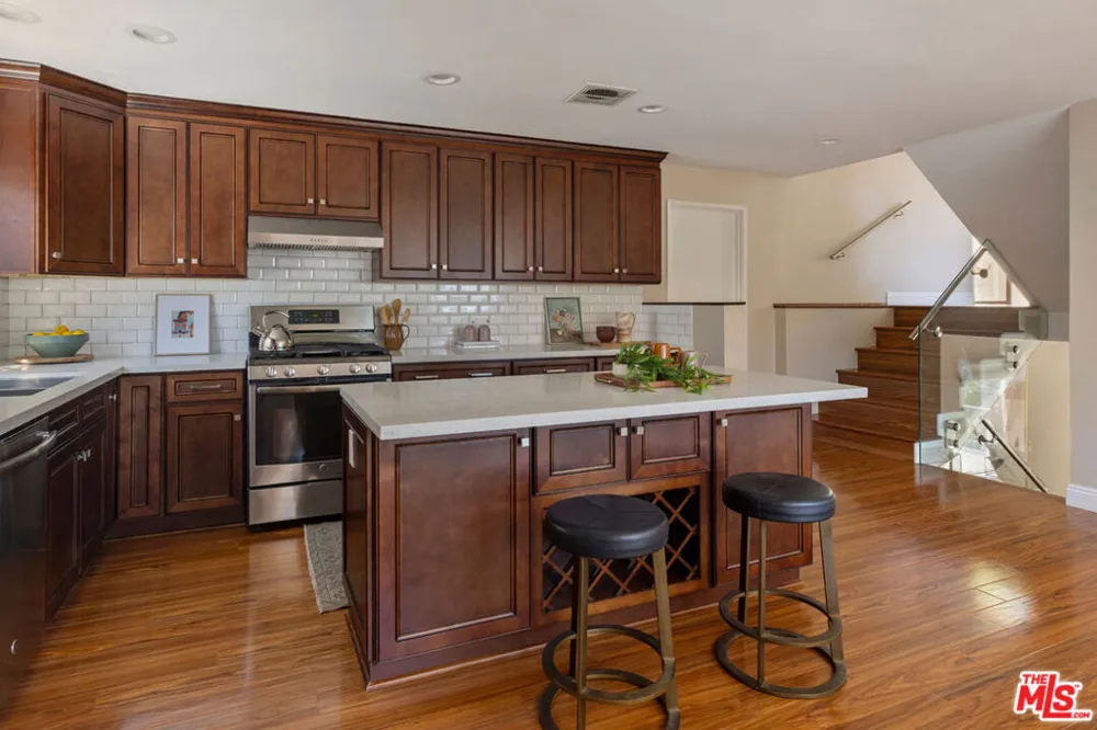 3751 Prestwick Drive Los Angeles, CA 90027