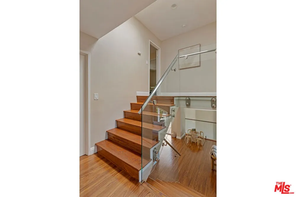 3751 Prestwick Drive Los Angeles, CA 90027