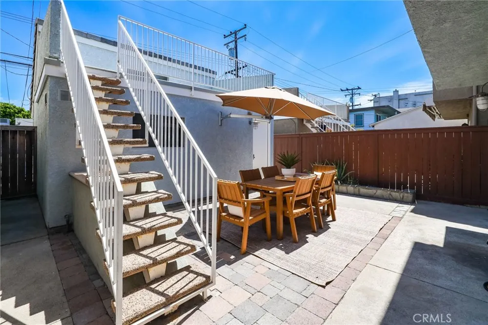 126 8th Seal Beach, CA 90740
