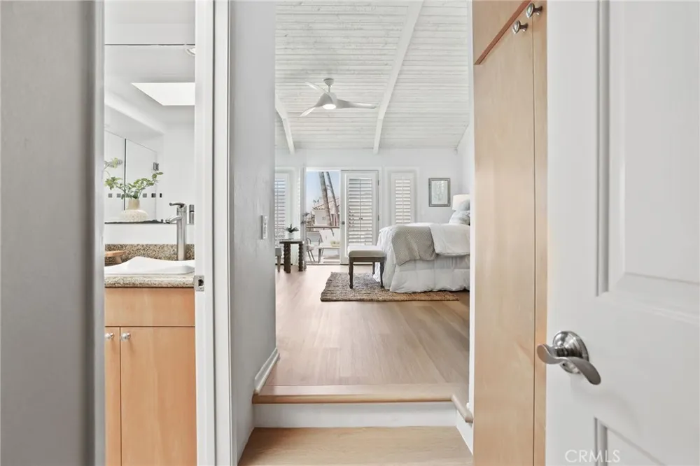 126 8th Seal Beach, CA 90740