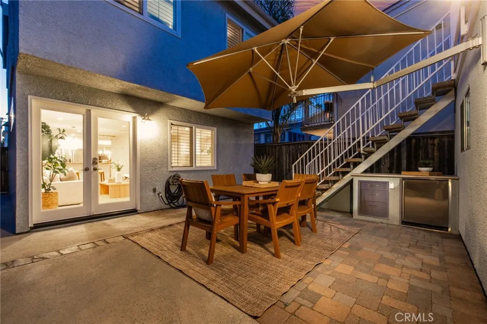 126 8th Seal Beach, CA 90740