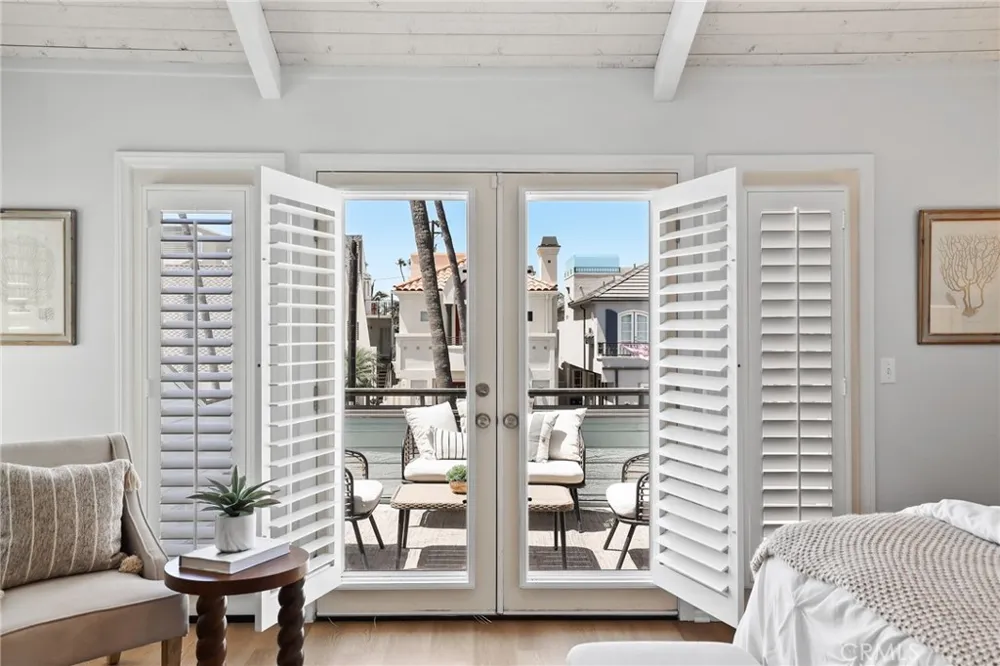 126 8th Seal Beach, CA 90740