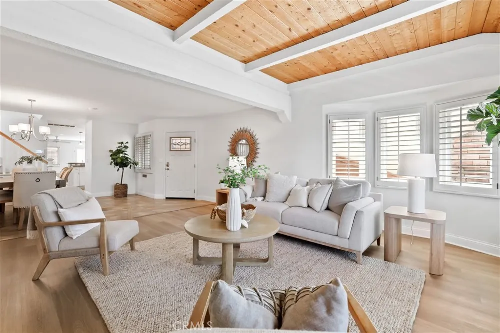126 8th Seal Beach, CA 90740