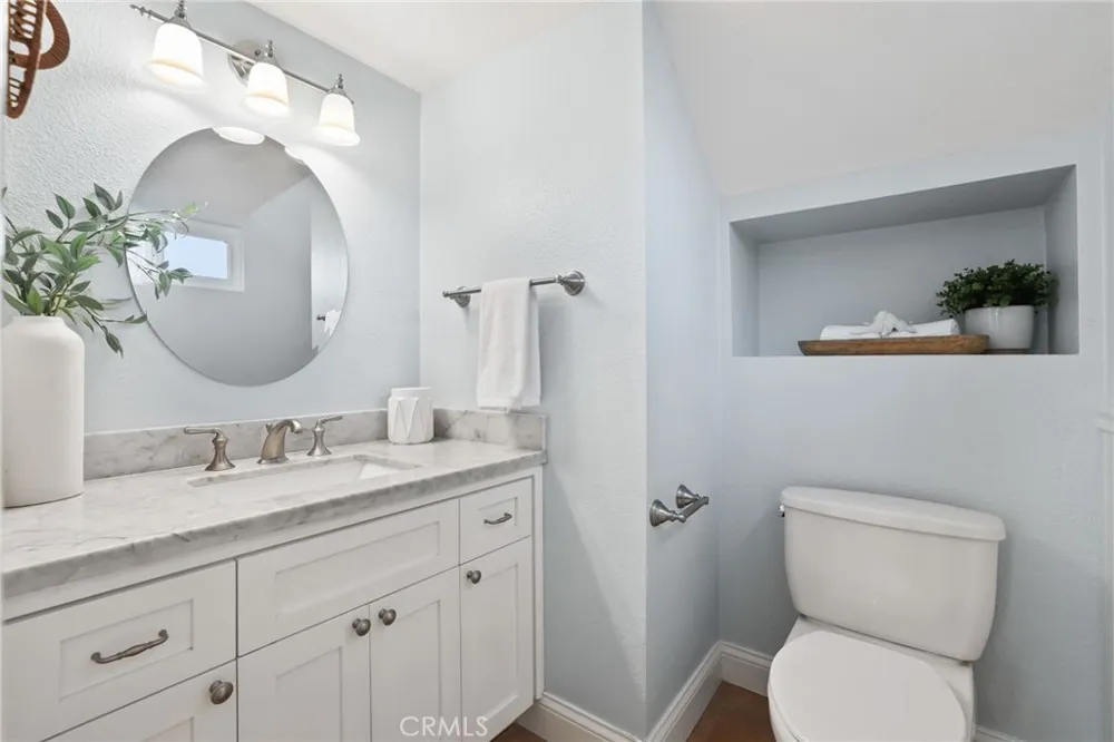 126 8th Seal Beach, CA 90740